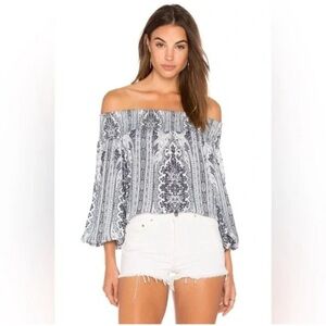 Alice + Olivia Viola blue and White Off-Shoulder Blouse. NWOT
